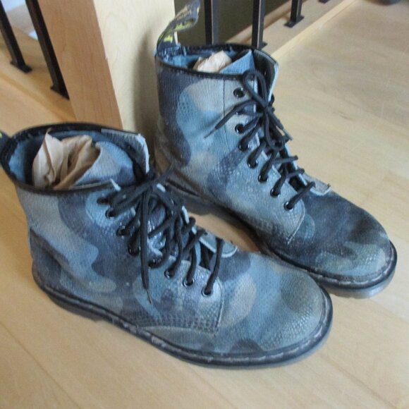 Doc Martens Camo lace up boots womens 8 - Picture 1 of 12